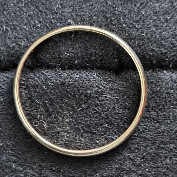 10k Yellow Gold Band Ring - Picture 4 of 8